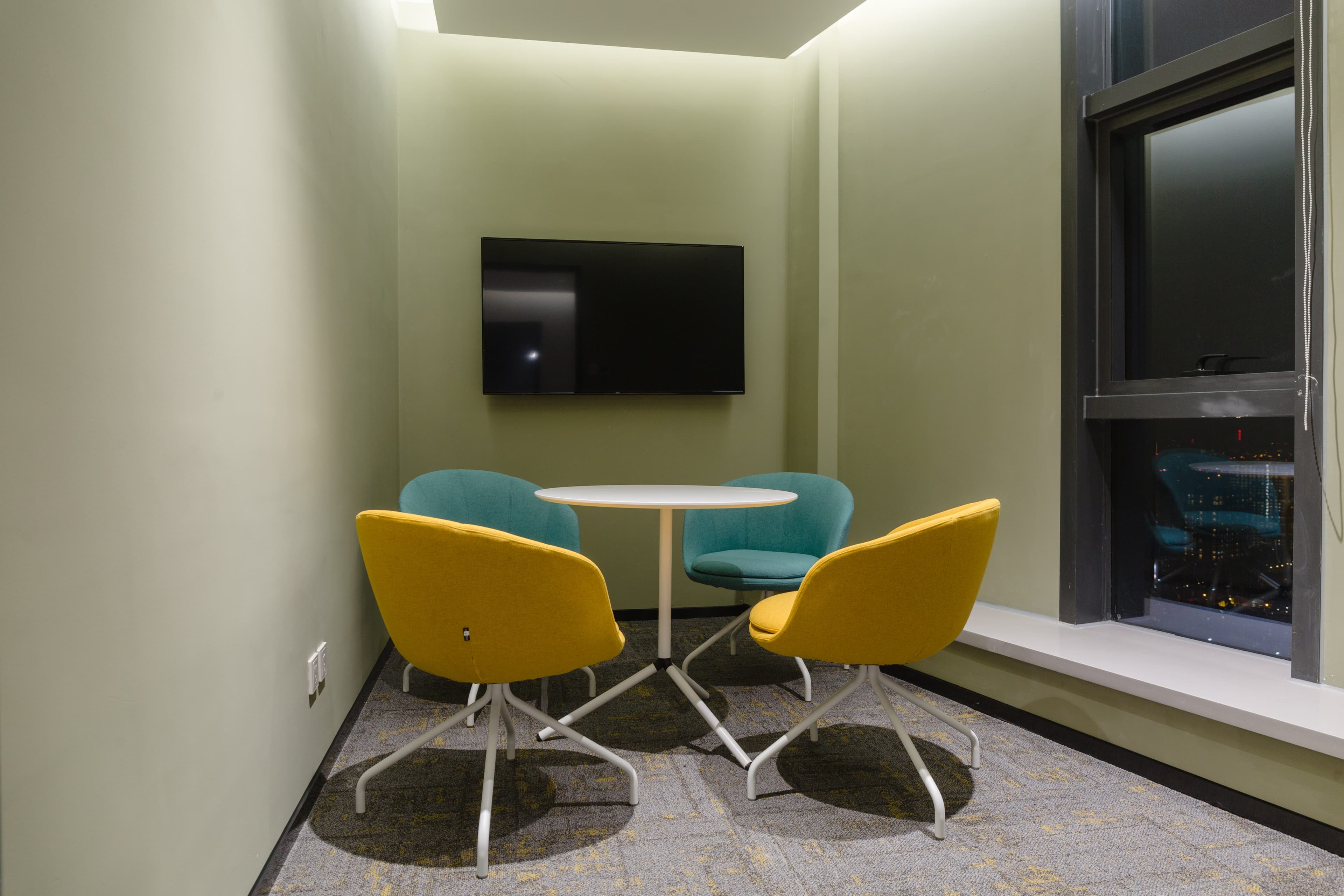 Modern Investment Office - 2