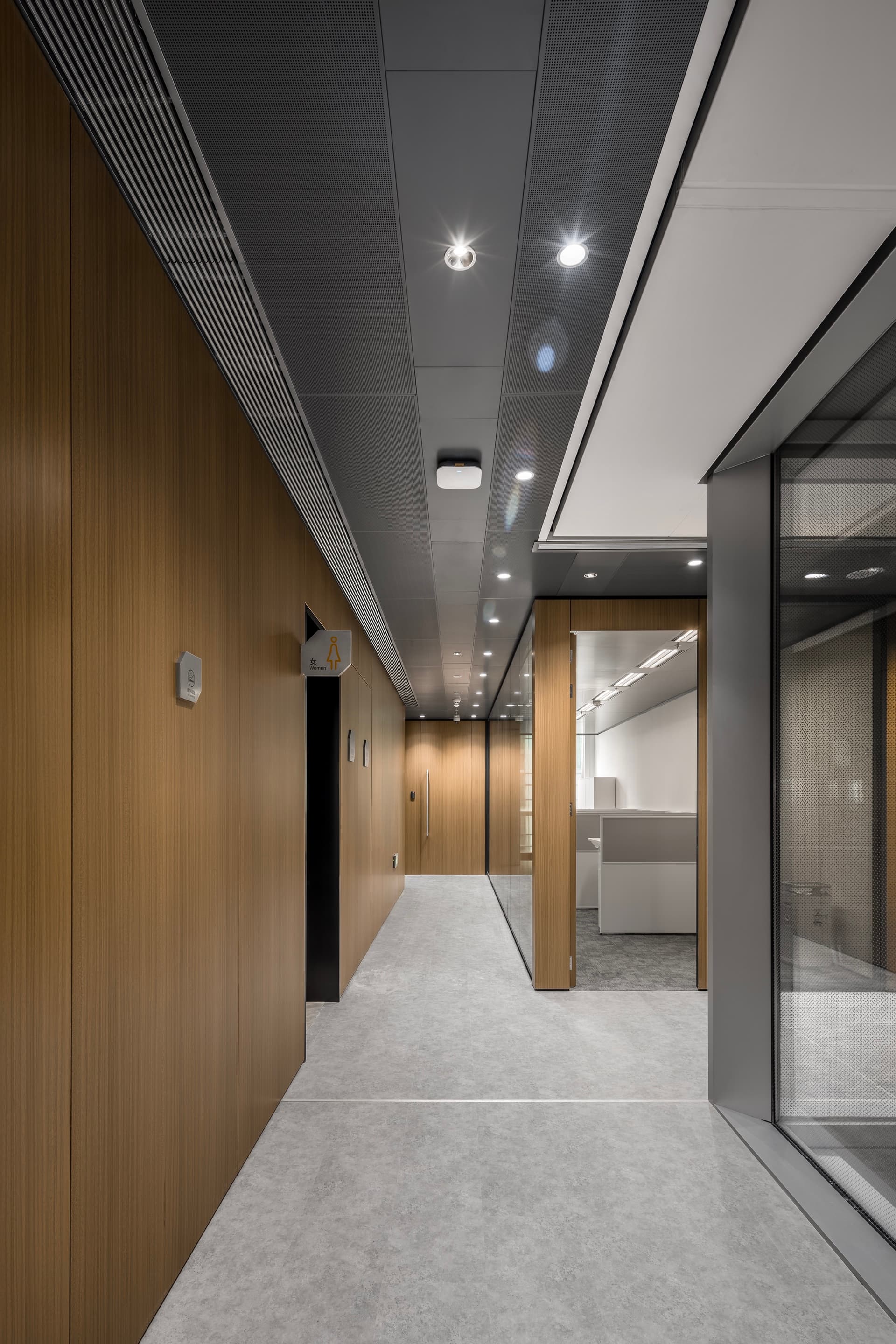 Warm Contemporary Office