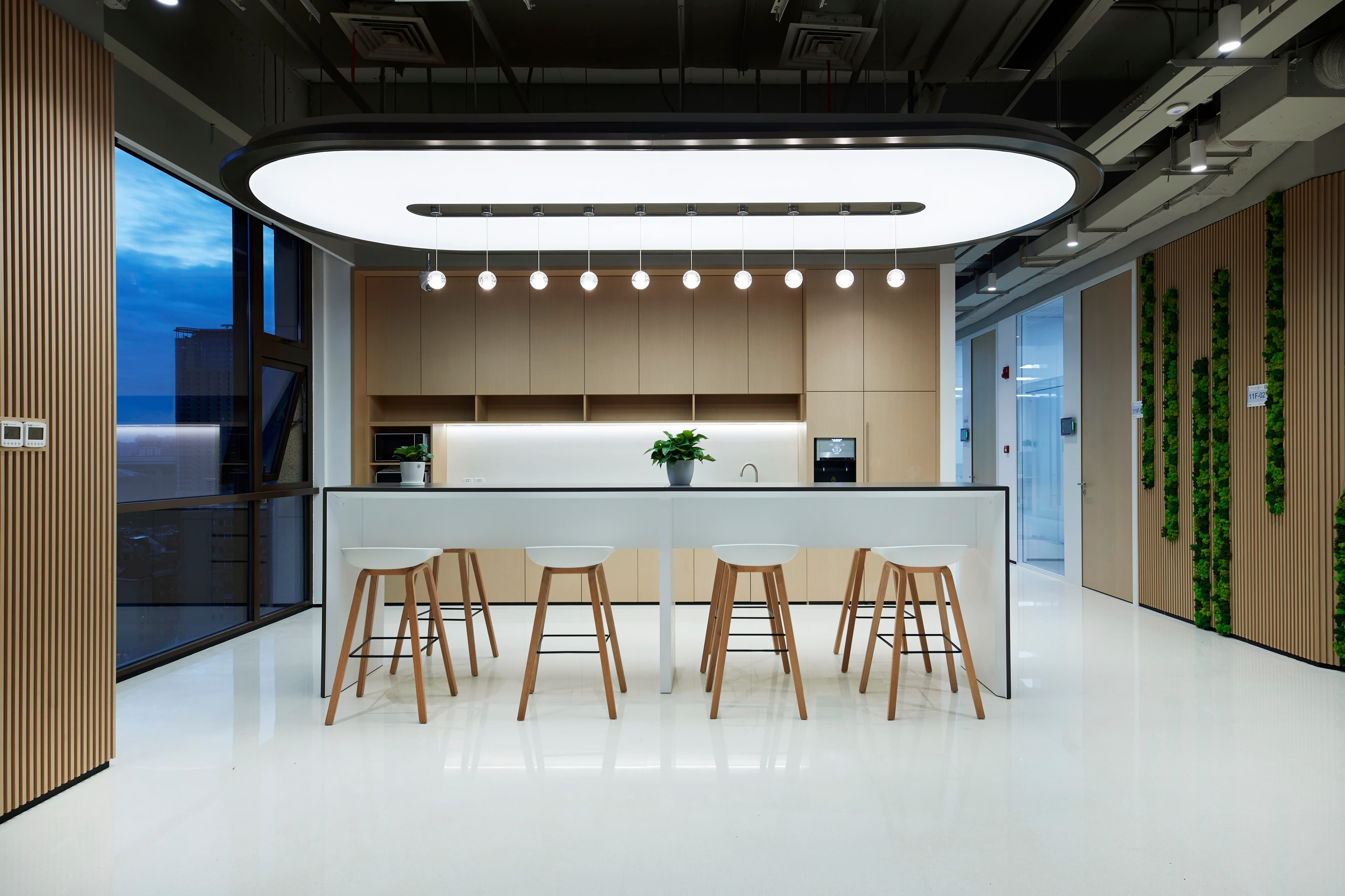 Warm Brand Workplace - 3