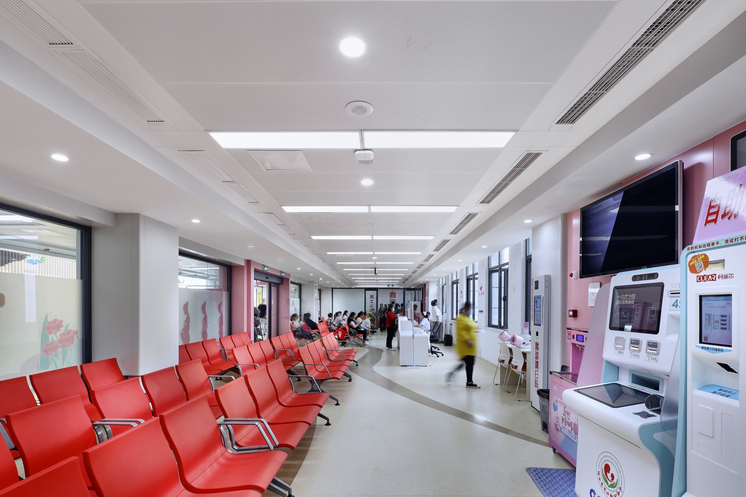 Comfortable Family Care Lounge - 3